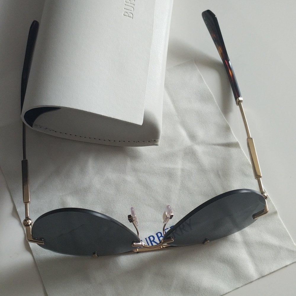 Burberry Rimless Sunglasses - Picture 4 of 7